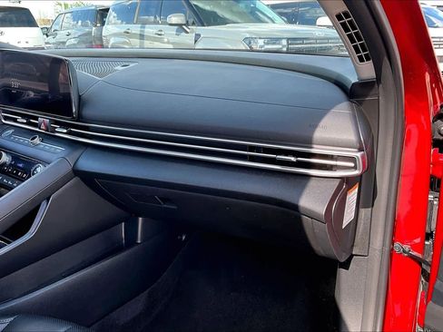 Certified 2025 Hyundai Elantra Limited image 18