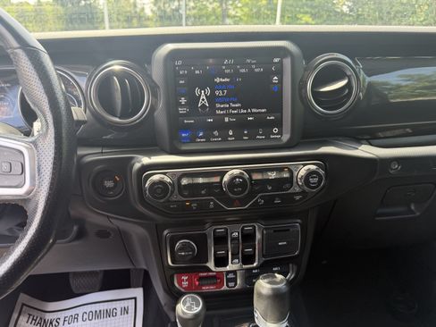 Used 2021 Jeep Wrangler Unlimited Rubicon w/ Dual Top Group AWD/4WD image 13
