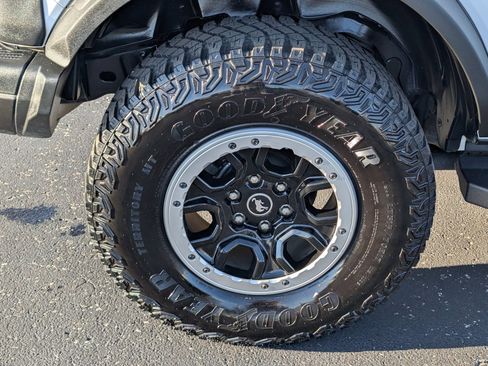 Used 2022 Ford Bronco Badlands image 32