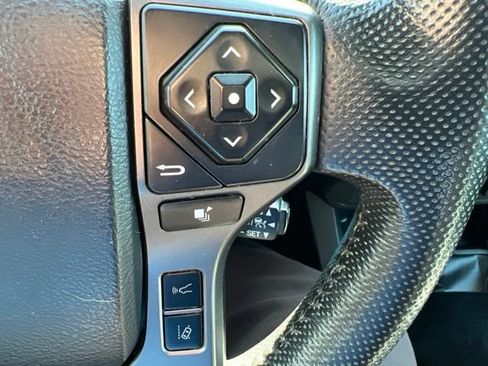 Used 2020 Toyota Tacoma TRD Sport AWD/4WD image 25