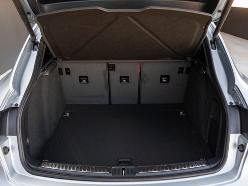 Certified 2026 Porsche Macan AWD/4WD image 29