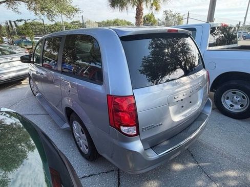 Used 2018 Dodge Grand Caravan SE w/ UConnect Hands-Free Group FWD image 9