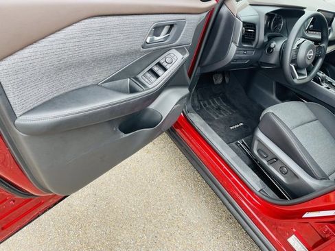 Certified 2023 Nissan Rogue SV image 18