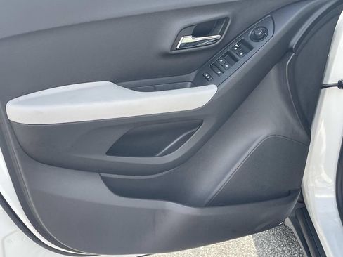 Used 2017 Chevrolet Trax LS FWD image 14