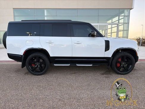 Used 2024 Land Rover Defender 130 X-Dynamic SE image 3