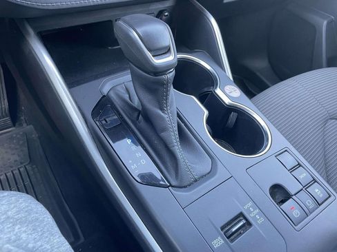 Used 2023 Toyota Highlander LE image 45