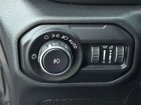 Used 2020 Jeep Wrangler Unlimited Sahara image 35