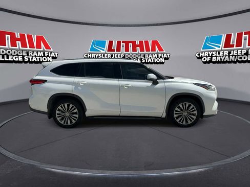 Used 2020 Toyota Highlander Platinum image 9