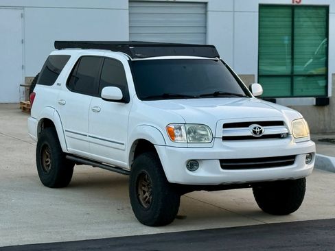 Used 2006 Toyota Sequoia SR5 AWD/4WD image 4