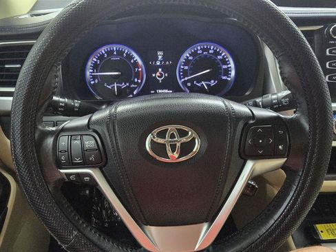 Used 2015 Toyota Highlander XLE FWD image 23