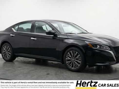 Used 2025 Nissan Altima 2.5 SV image 1