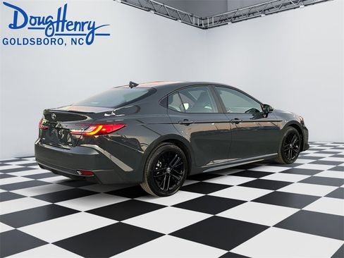 Used 2026 Toyota Camry SE image 5