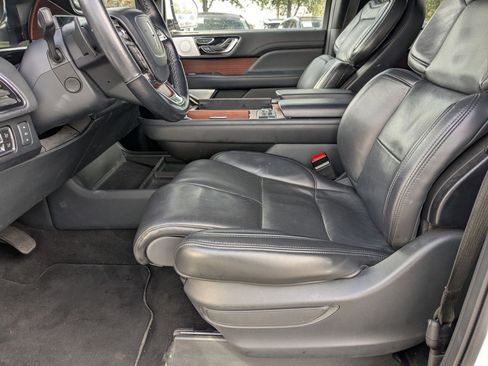 Used 2023 Lincoln Navigator Reserve image 9
