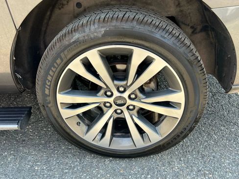 Used 2020 Ford Expedition Max Limited w/ Equipment Group 302A image 11