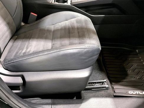 Used 2023 Mitsubishi Outlander SE image 42