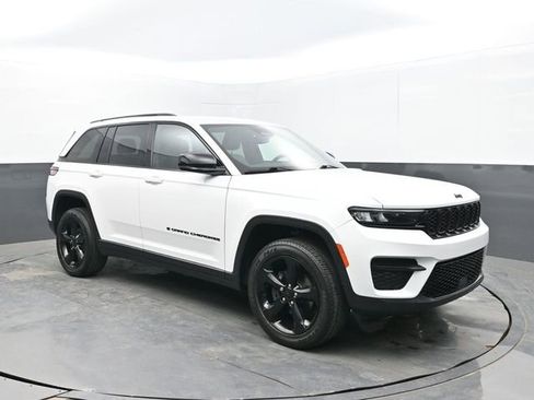 Used 2023 Jeep Grand Cherokee Altitude image 7