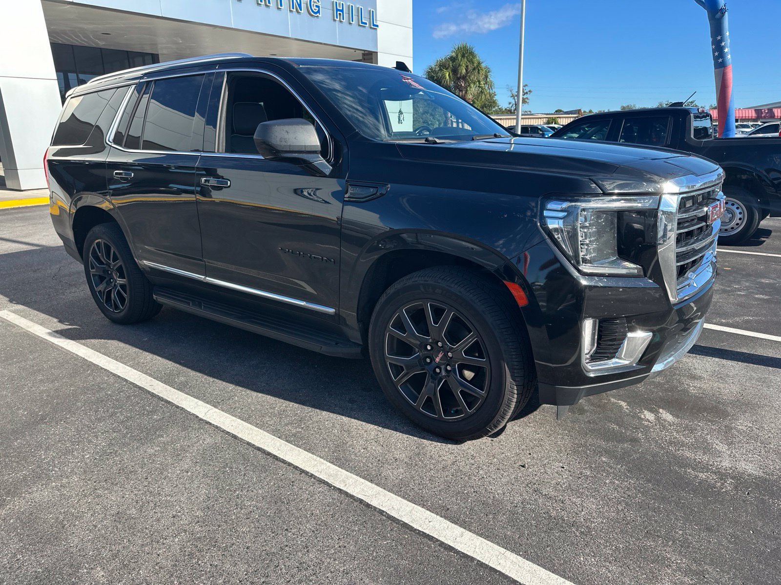 Used 2023 GMC Yukon SLT AWD/4WD image 1