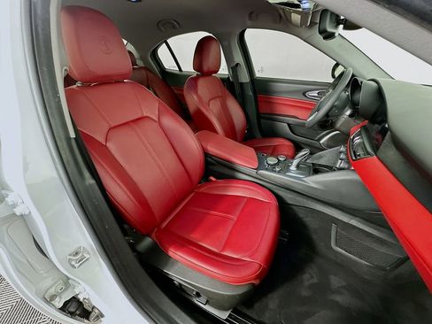 Used 2019 Alfa Romeo Giulia Base image 27