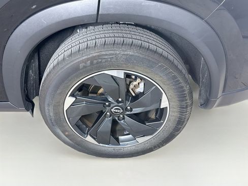 Used 2024 Nissan Rogue SV FWD image 35