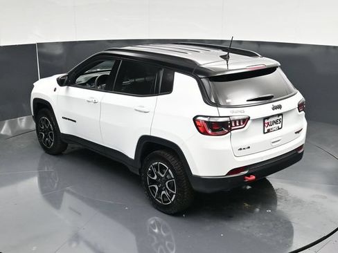 Used 2025 Jeep Compass Trailhawk AWD/4WD image 52
