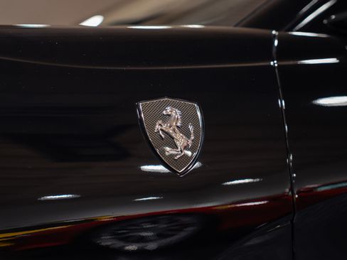 Used 2018 Ferrari 812 Superfast RWD image 8