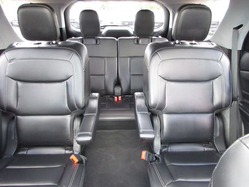 Certified 2023 Ford Explorer XLT w/ Equipment Group 202A AWD/4WD image 24