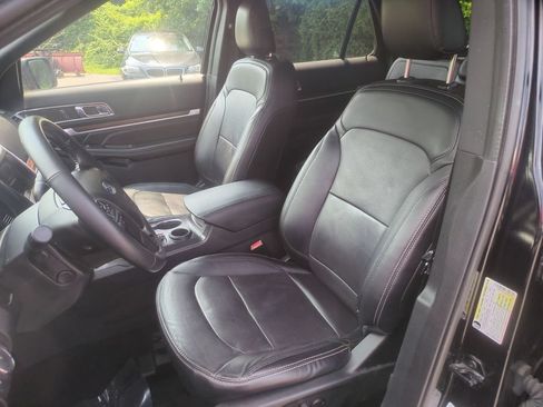 Used 2019 Ford Explorer Limited w/ Class III Trailer Tow Package FWD image 14