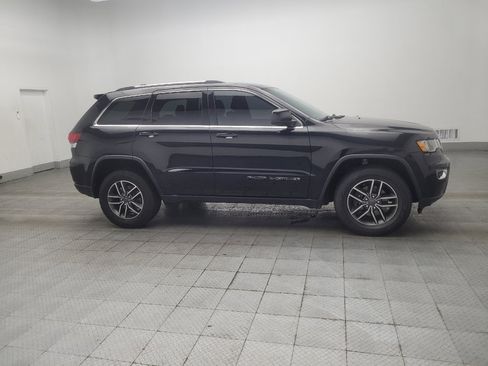 Used 2020 Jeep Grand Cherokee Laredo w/ 18" Wheel & 8.4" Radio Group AWD/4WD image 11