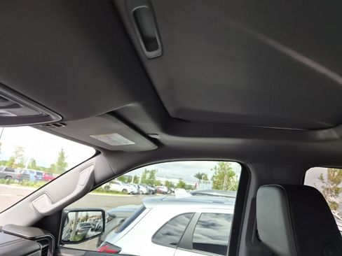 Used 2024 Chevrolet Silverado 1500 LT Trail Boss w/ Convenience Package II image 5