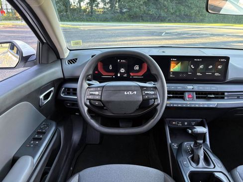 Used 2025 Kia K4 FWD image 14