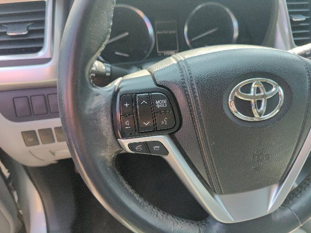 Used 2014 Toyota Highlander XLE FWD image 22