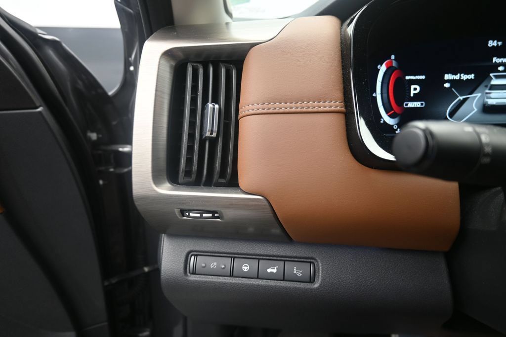Used 2025 Nissan Pathfinder Platinum AWD/4WD image 23