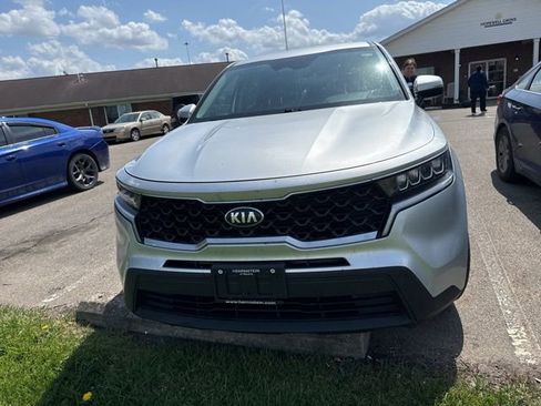Used 2021 Kia Sorento LX image 10