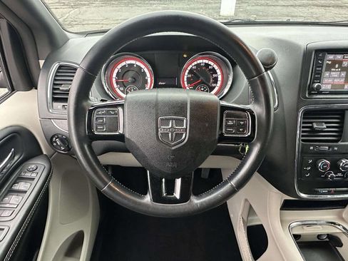 Used 2019 Dodge Grand Caravan SXT FWD image 16