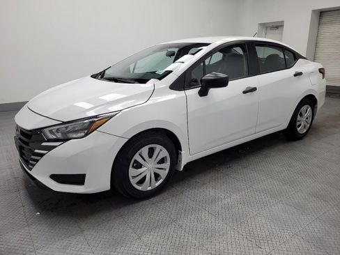 Used 2025 Nissan Versa S w/ Trunk Package image 2