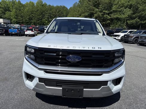 Used 2025 Ford Expedition Platinum AWD/4WD image 2