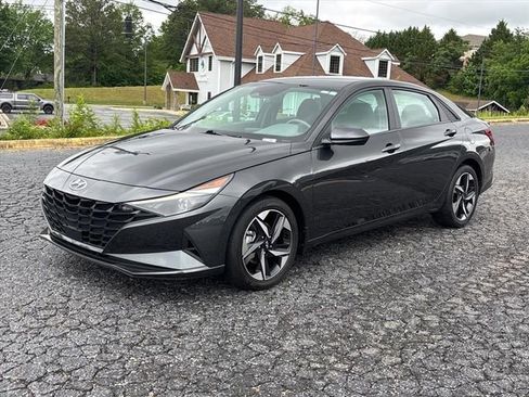 Used 2023 Hyundai Elantra SEL w/ Convenience Package FWD image 3