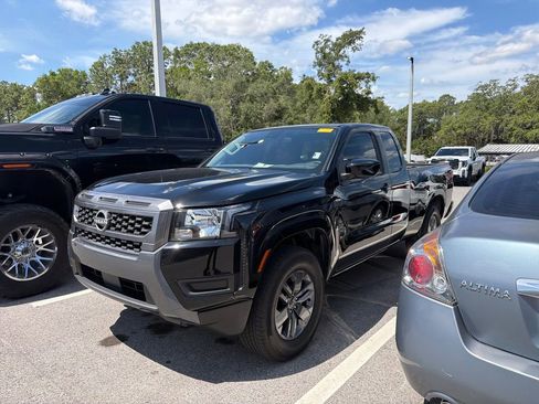 Used 2025 Nissan Frontier SV RWD image 1