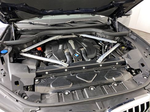 Used 2019 BMW X5 xDrive50i w/ M Sport Package image 32