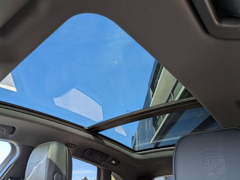 New 2026 Porsche Macan image 24