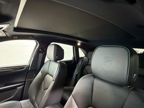 Certified 2026 Porsche Macan image 25