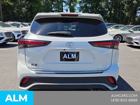 Used 2024 Toyota Highlander Limited AWD/4WD image 4