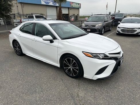 Used 2020 Toyota Camry SE image 14