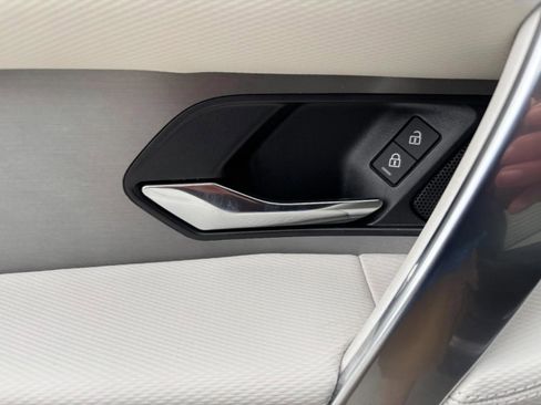 Used 2025 Land Rover Discovery Sport Dynamic SE image 34