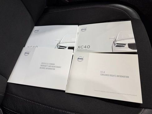 Used 2020 Volvo XC40 T5 Momentum w/ Premium Package image 25