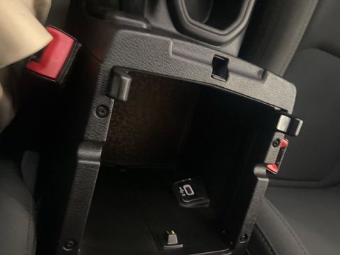 Used 2018 Jeep Wrangler Unlimited Sahara AWD/4WD image 39