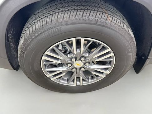 Used 2025 Chevrolet Traverse LT w/ LPO, Floor Liner Package FWD image 31