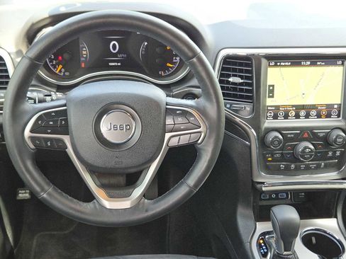 Used 2018 Jeep Grand Cherokee Limited AWD/4WD image 25