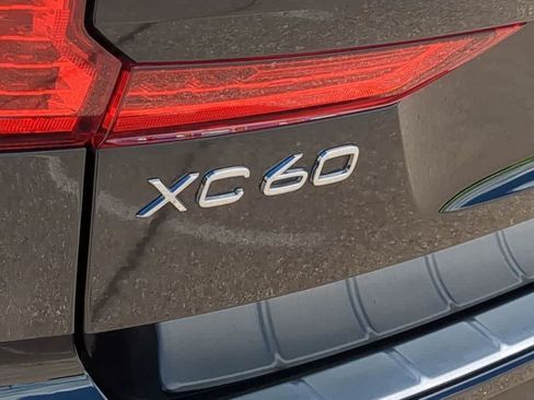 Used 2024 Volvo XC60 B5 Ultimate w/ Protection Package Premier AWD/4WD image 12