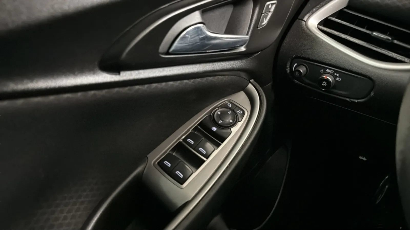Used 2017 Chevrolet Malibu LS w/ LPO, Convenience Package 1 FWD image 15